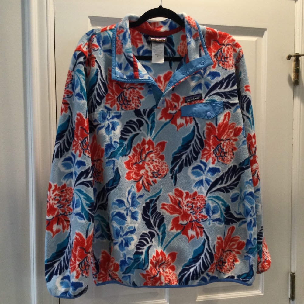 Women’s sweater brand Patagonia size XL